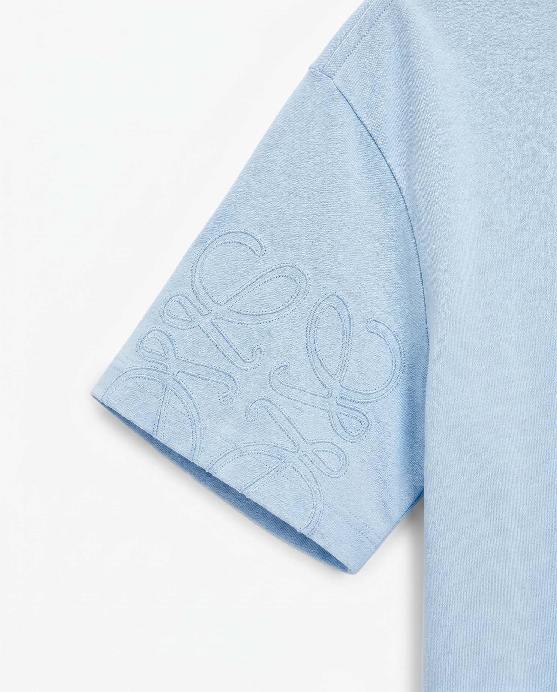 t.shirt loew.e logo sleeve