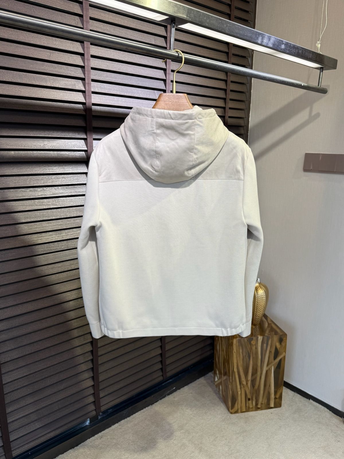 beige view 1