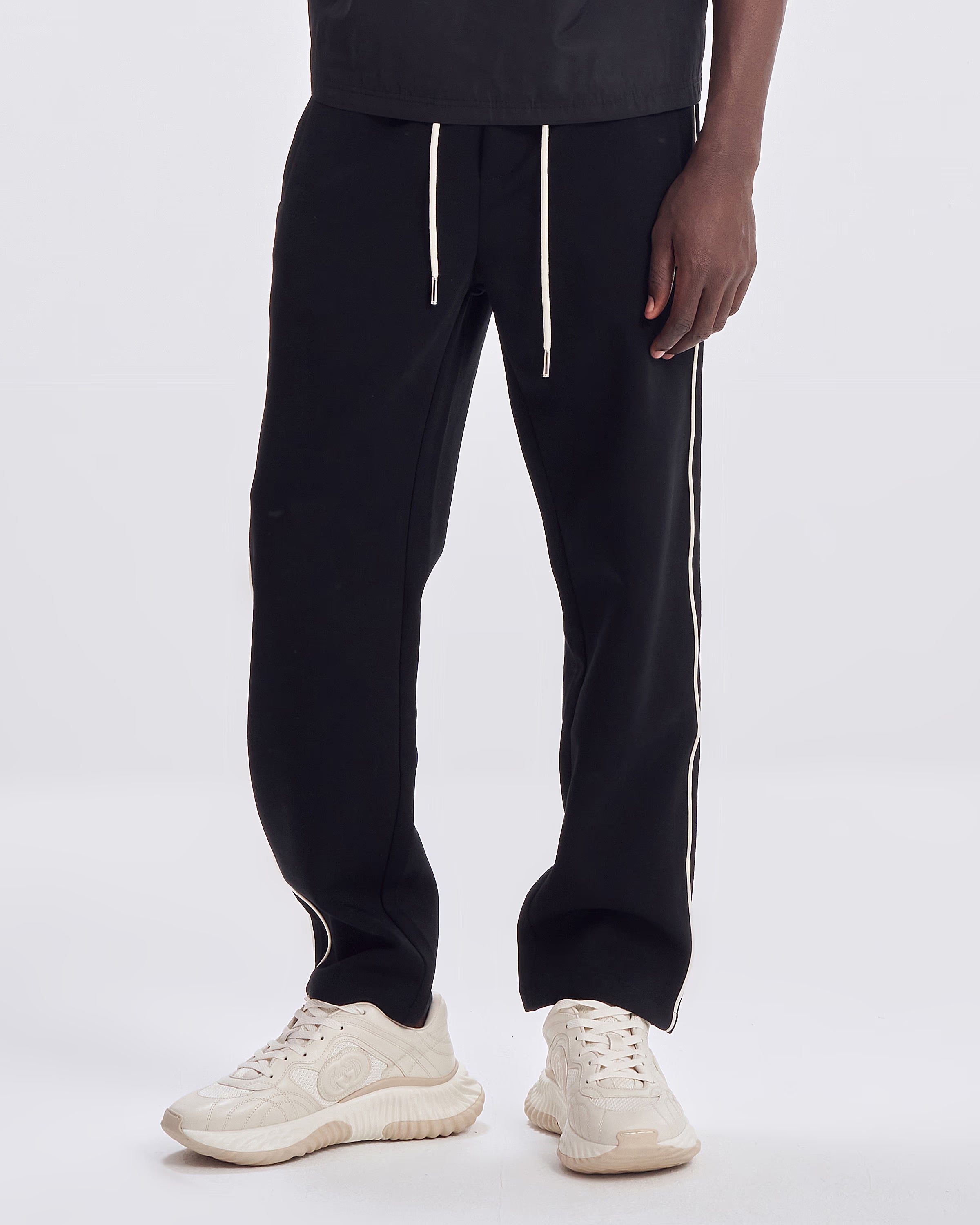 p17 loewesweatpantsloewe - black - cover