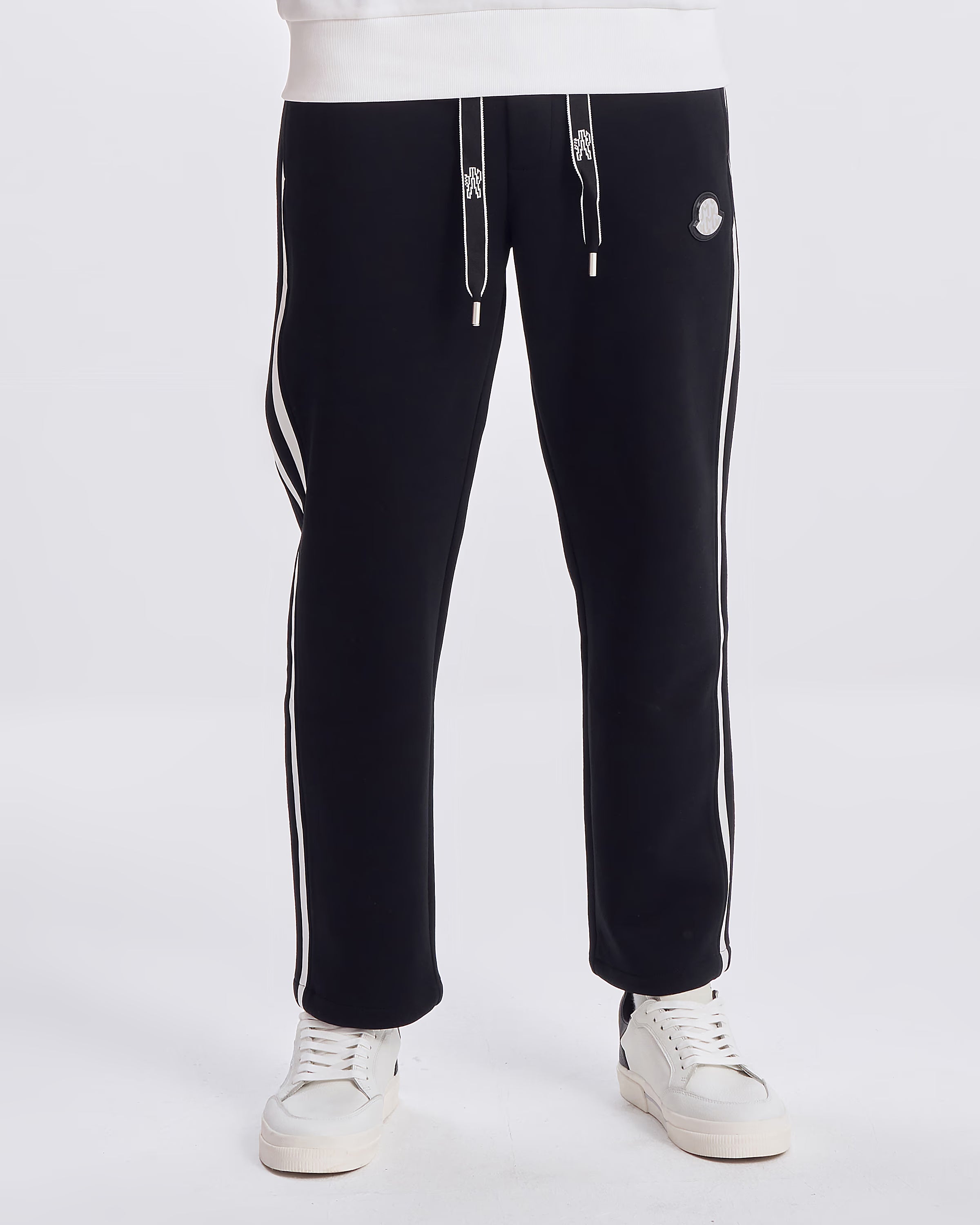 moclerblackmoncler - black - cover